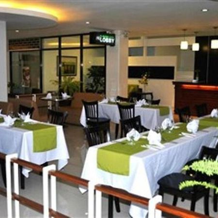 El Bajada Hotel Davao City Esterno foto